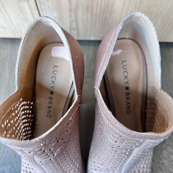 Lucky Brand Tan Peep Toe Booties Size 6 Heeled Perforated Ankle Sandals Shoes - Picture 8 of 8